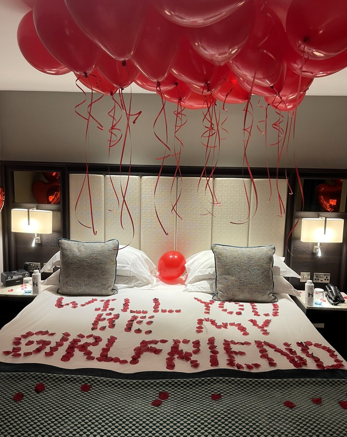 Hotel room Ceiling Balloons and décor